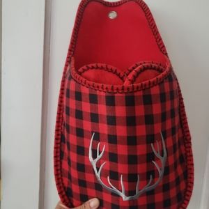 Bag and 6 pairs of slippers for guests